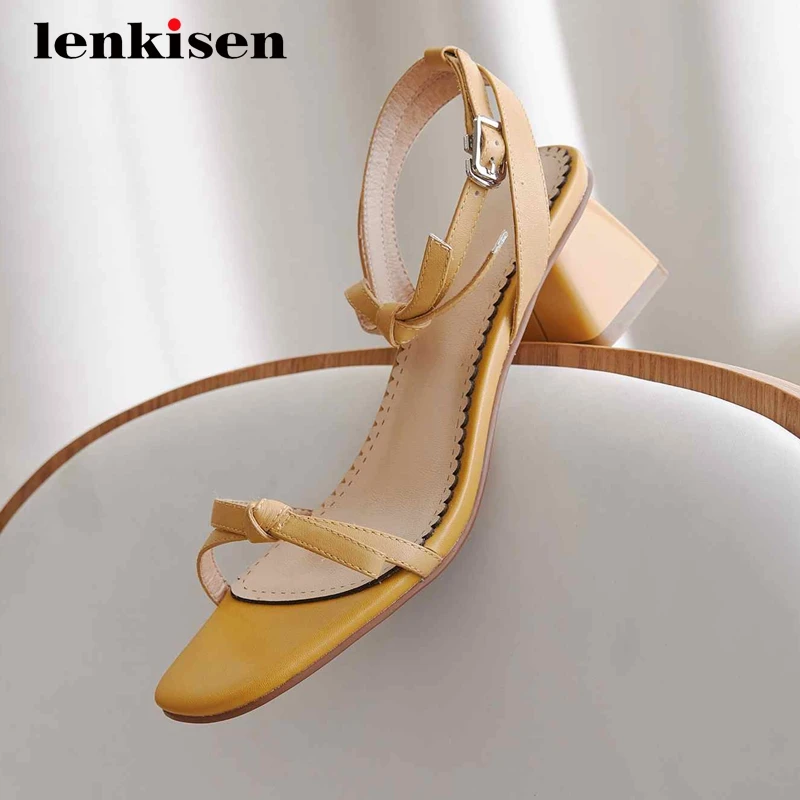 

Lenkisen милые офисные дамские сандалии с бантом-бабочкой из натуральной кожи с квадратным носком и пряжкой на ремешке на среднем квадратном ка...