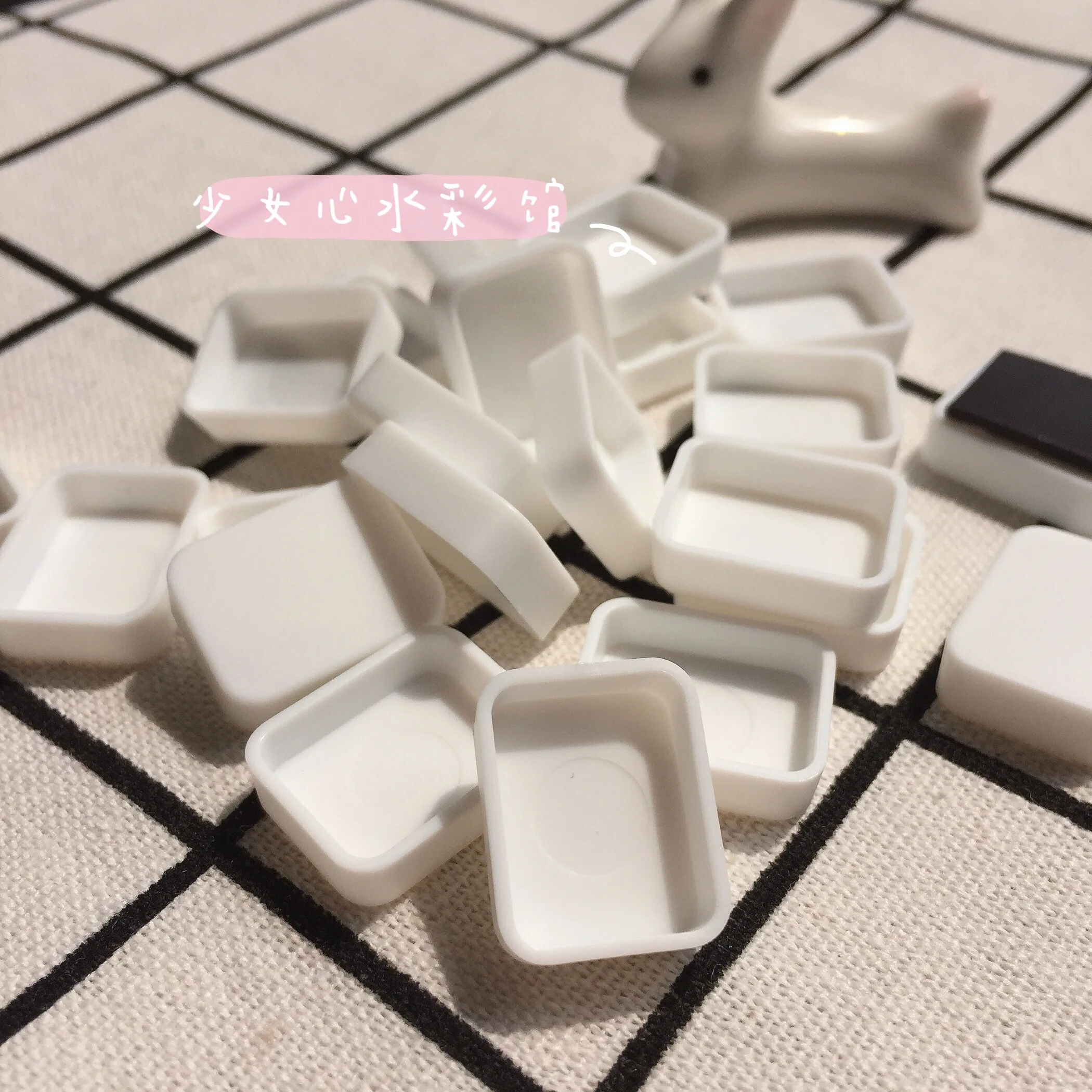 Твердая упаковка пустые кастрюли для акварели половина красок художника