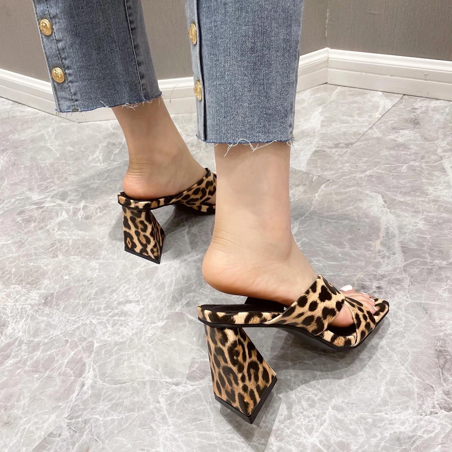 

Women's Shoes