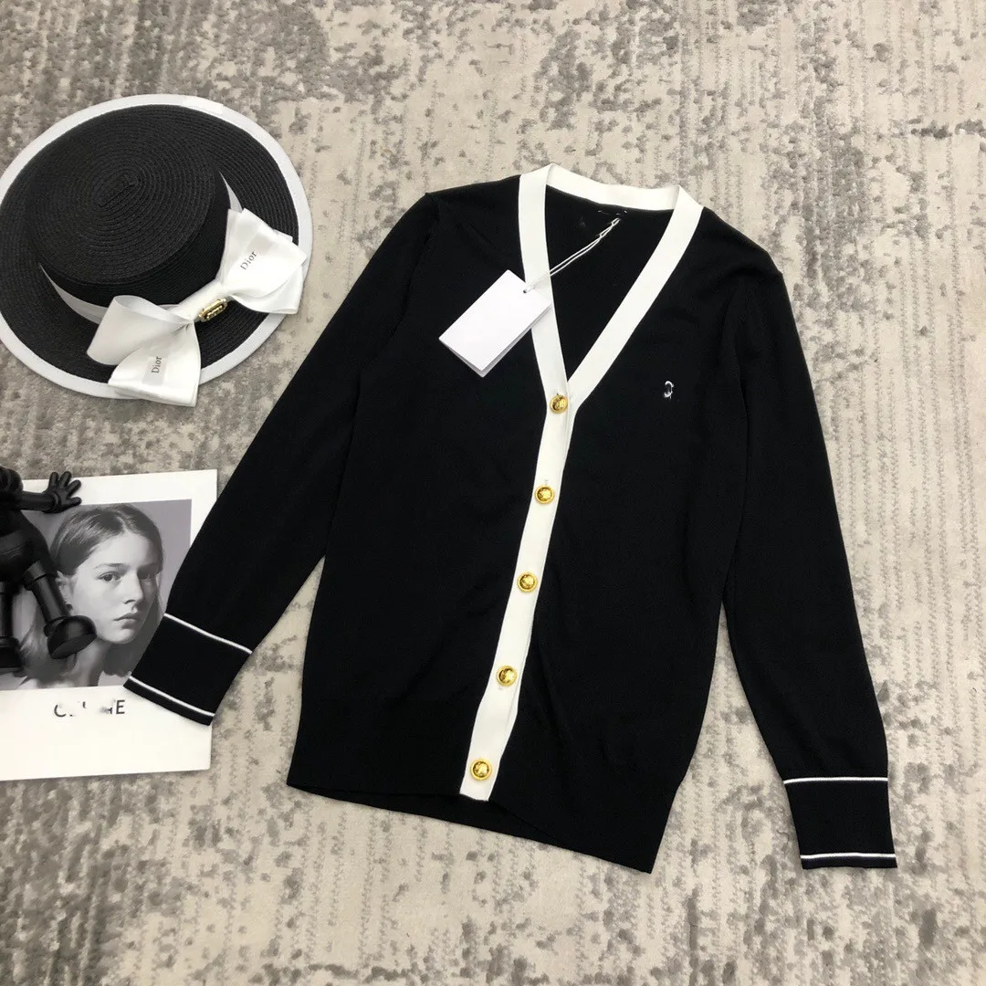 

Early autumn new embroidered ice silk knitted cardigan with classic color contrast can be used as a fashionable sunscreen