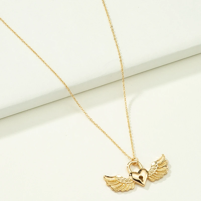 

Charming Heart-shaped Lock Wing Necklace Fashion Women's Long Gold Chain Pendant Elegant Party Jewelry Girl Gift