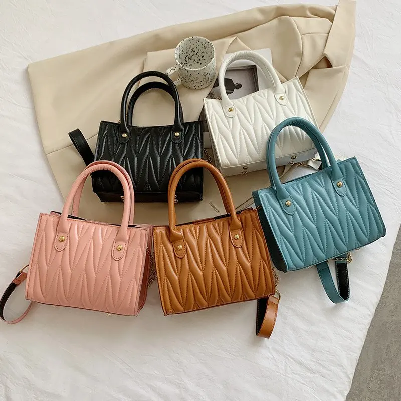 

2021 spring and summer new tide fashion large capacity one shoulder small fashion cross body bag all match pleated