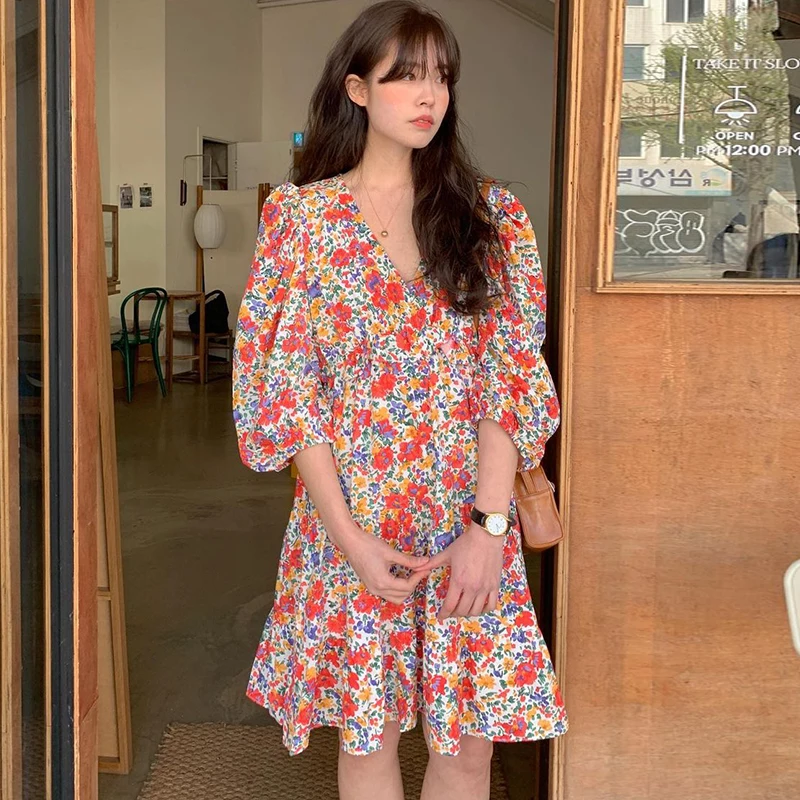 

Summer Elegant Floral Print Dress Women Vintage Sweet Korean Fit Chic V-neck Dress Designer Loose Puff Sleeve Dress Women 2021