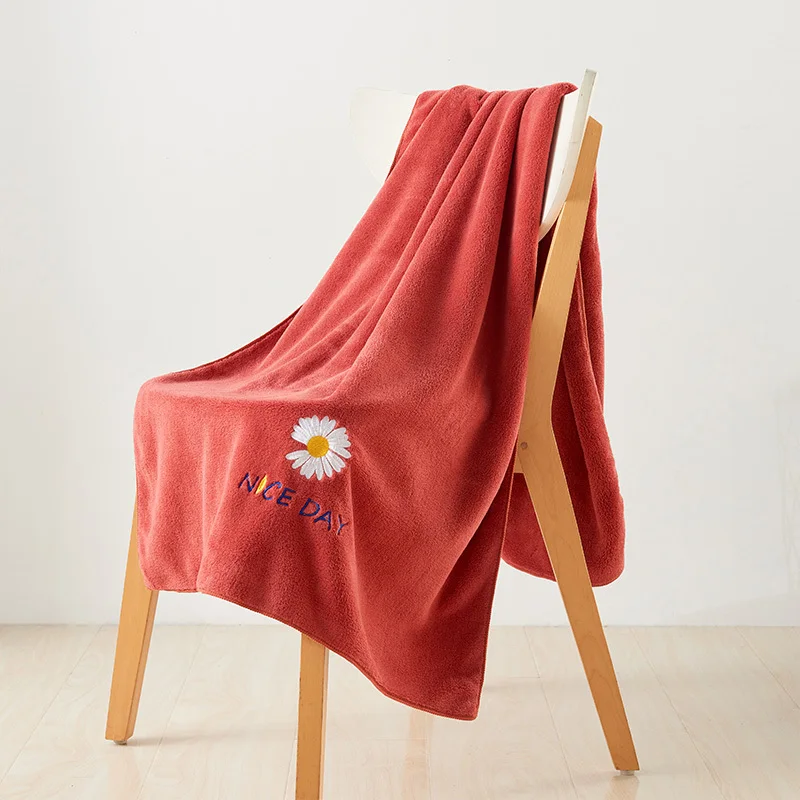 

1 шт. Дейзи вышитые; Бархат кораллового цвета; Полотенца мягкая и приятная на ощупь ткань; Уход за кожей лица ванны Полотенца Быстрый Абсорбе...