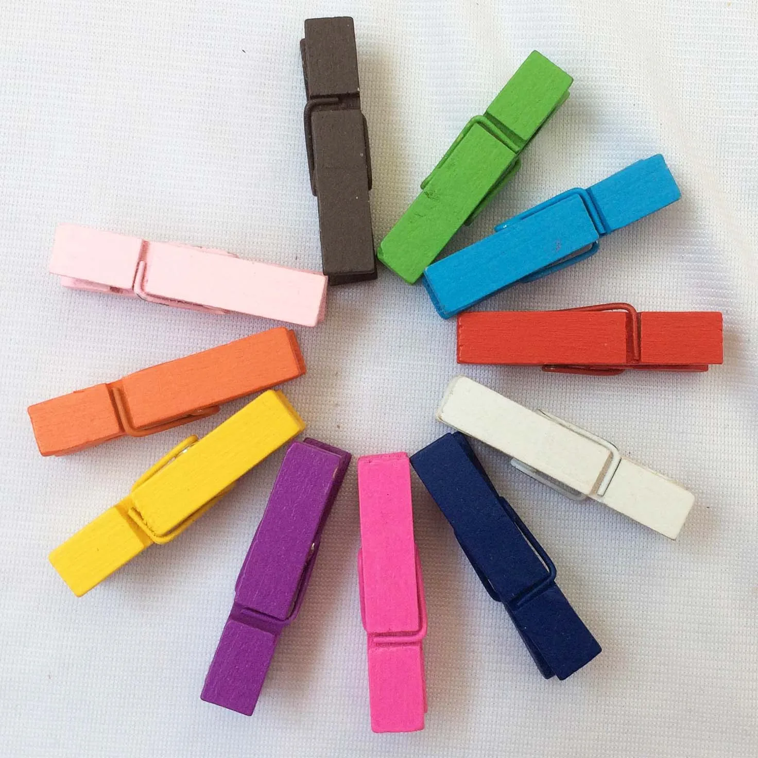 

100 шт./лот, 35 мм, розничная продажа, разные цвета, Маленькая деревянная одежда Peg, прищепка, клипсы, для маленьких мальчиков и девочек, декор дл...