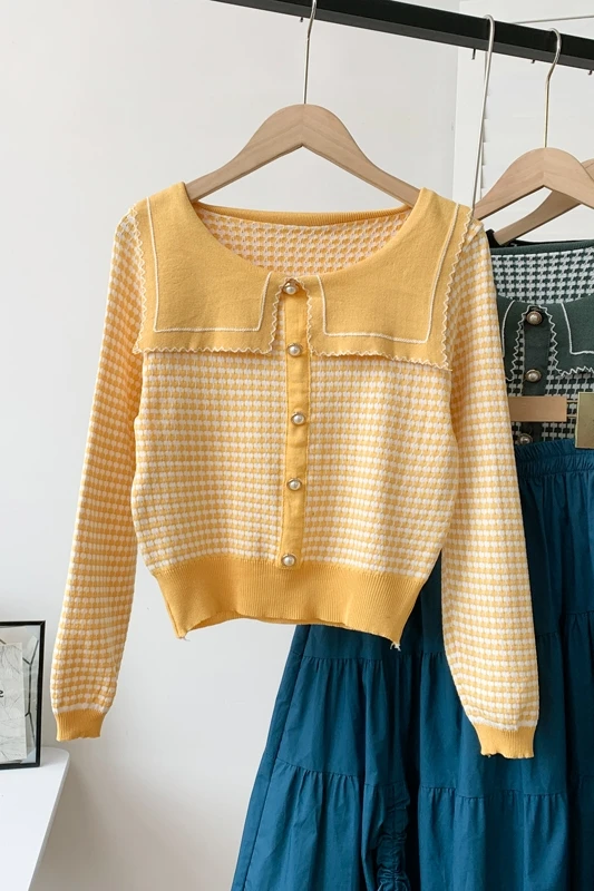 

2021 summer women's Korean version of the navy collar long-sleeved pearl buckle decorated plaid jacquard loose knit sweater top