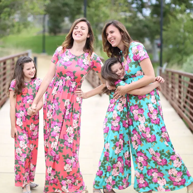 

Family Matching Outfits Woman Fashion Dresses for Mother Daughter Floral Print Girls Short-Sleeve Dress Mommy and Me Maxi Dress