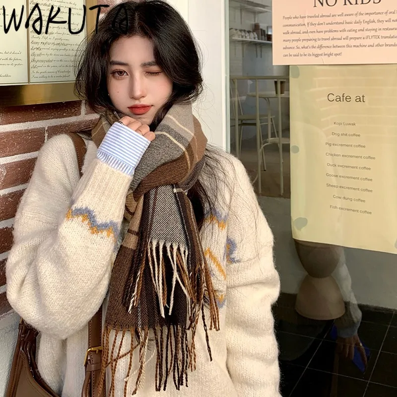 Женский шарф с кисточками и аппликацией WAKUTA осенне-зимний теплый контрастных