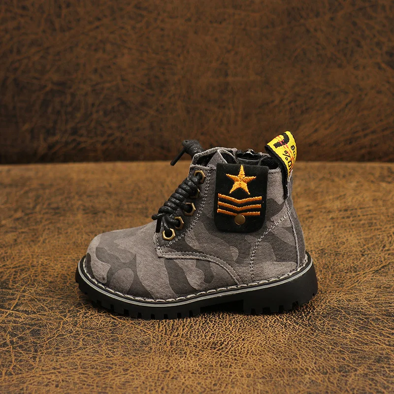 

Children's shoes autumn and winter new boys warm Martin boots girls leather soft bottom camouflage boots tide Christmas gifts