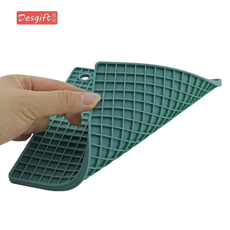 

Silicone Pot Pad Coasters Thick Square Anti-slip Insulation Mat Dish Pad High-temperature Resistant Placemat Kitchen Folding Sca