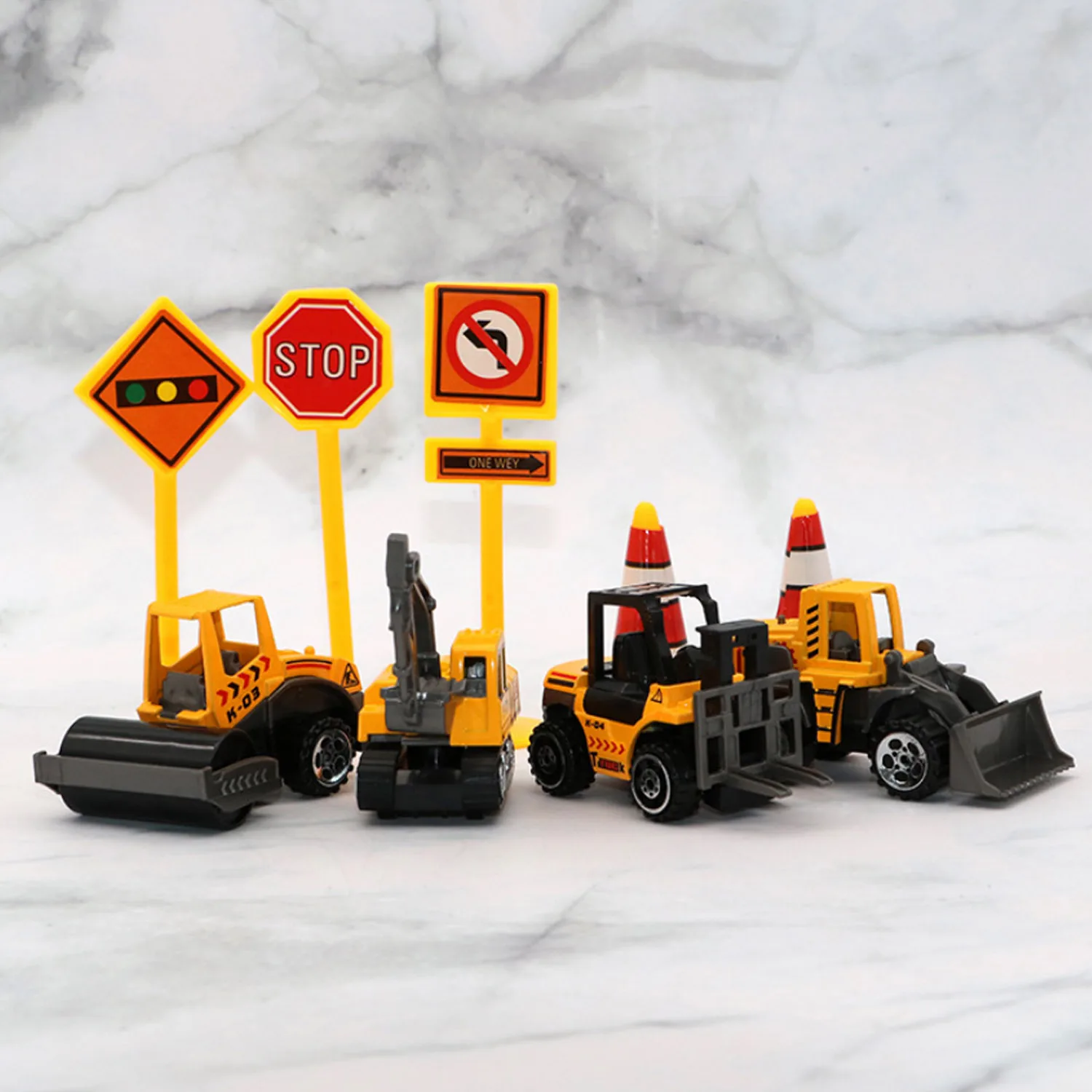 14pcs Mini Construction Vehicle Toys Set with 6 Trucks 7 Traffic Sign 1 Hanging Tower Toy Cars Play Sets for Kids 14Pcs |