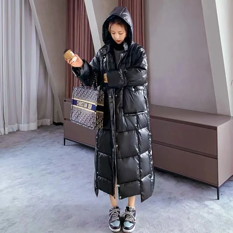 Женское зимнее модное пальто выше колена средней длины на белом утином пуху