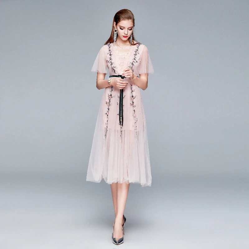 

2021 New Sweet Soft Girl V-Neck Pink Dress Summer Lace Embroidery Button Decor Party Dresses Casual Street Boho Black Midi Skirt