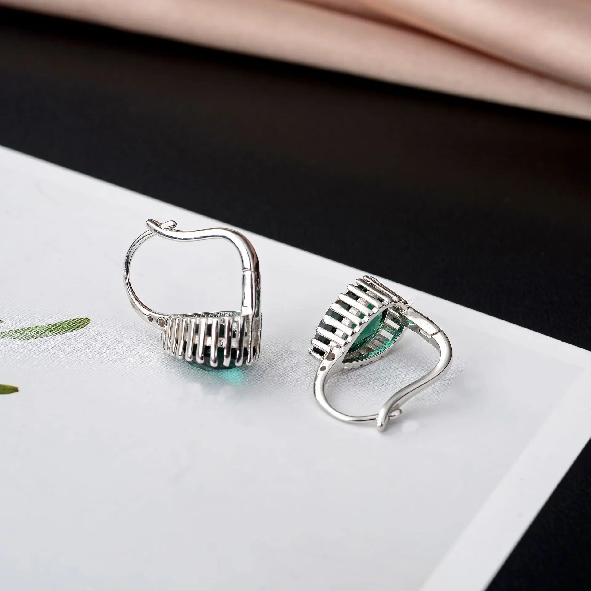 

Trendy fashion temperament retro S925 sterling silver green crystal drop-shaped geometric earrings exquisite gift for women