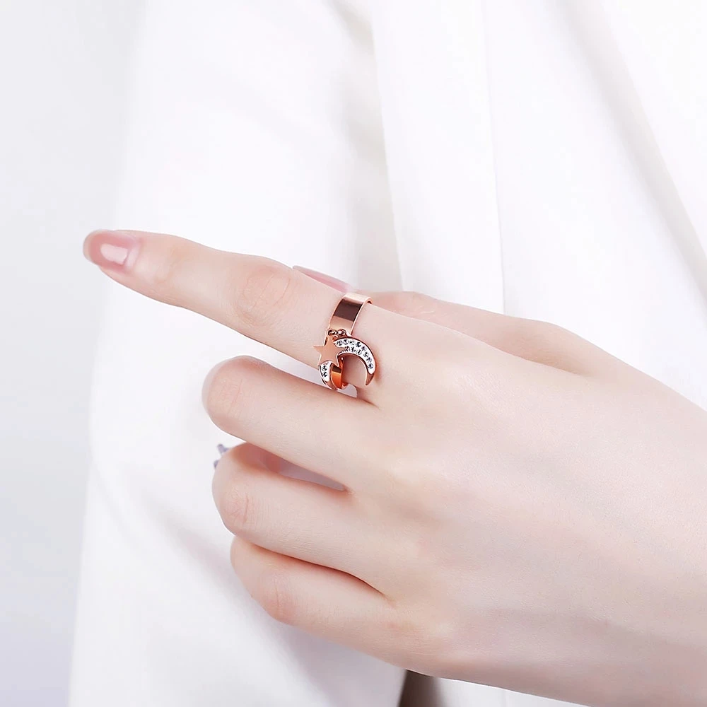 Женское кольцо из нержавеющей стали золотистое с подвеской в форме сердца 2021 |