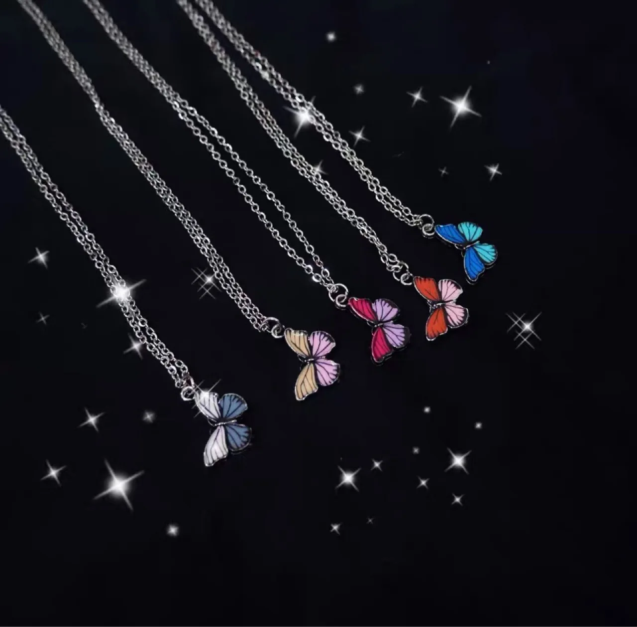 

Ожерелье с бабочкой в стиле Звезд Южной Кореи