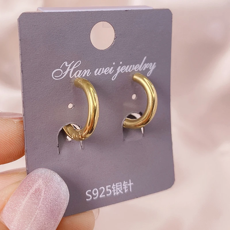 

JUWANG 2022 New Simple Glossy Hiphop Clip Earrings For Women Men Stainless Steel Small Round Hoop Earrings Fashion Jewelry