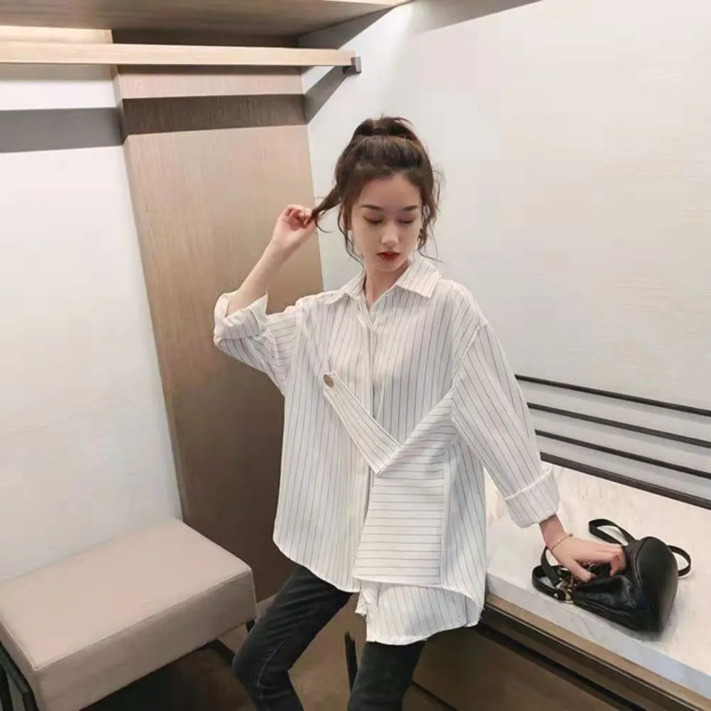 

Striped shirt female design sense niche 2021 spring and autumn new loose medium and long irregular foreign style shirt