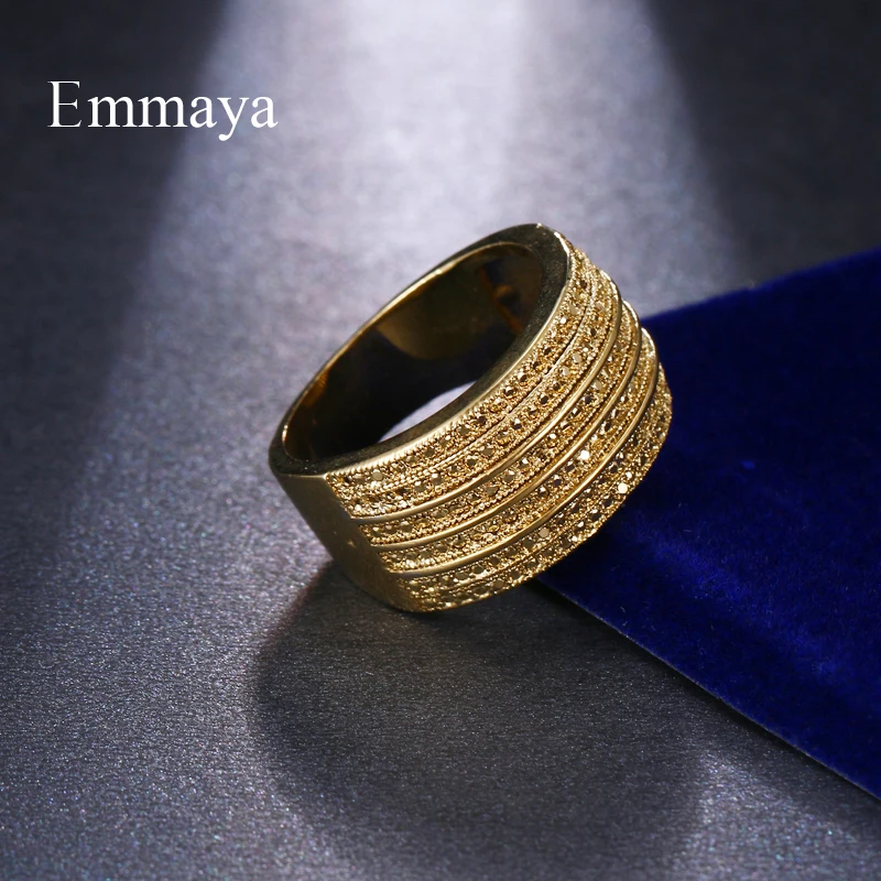 Женское кольцо с маленькими кубиками Emmaya элегантное вечернее золотистого цвета