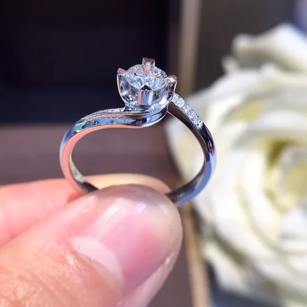 Рисунок 2 - Кольцо из чистого золота с натуральным бриллиантом