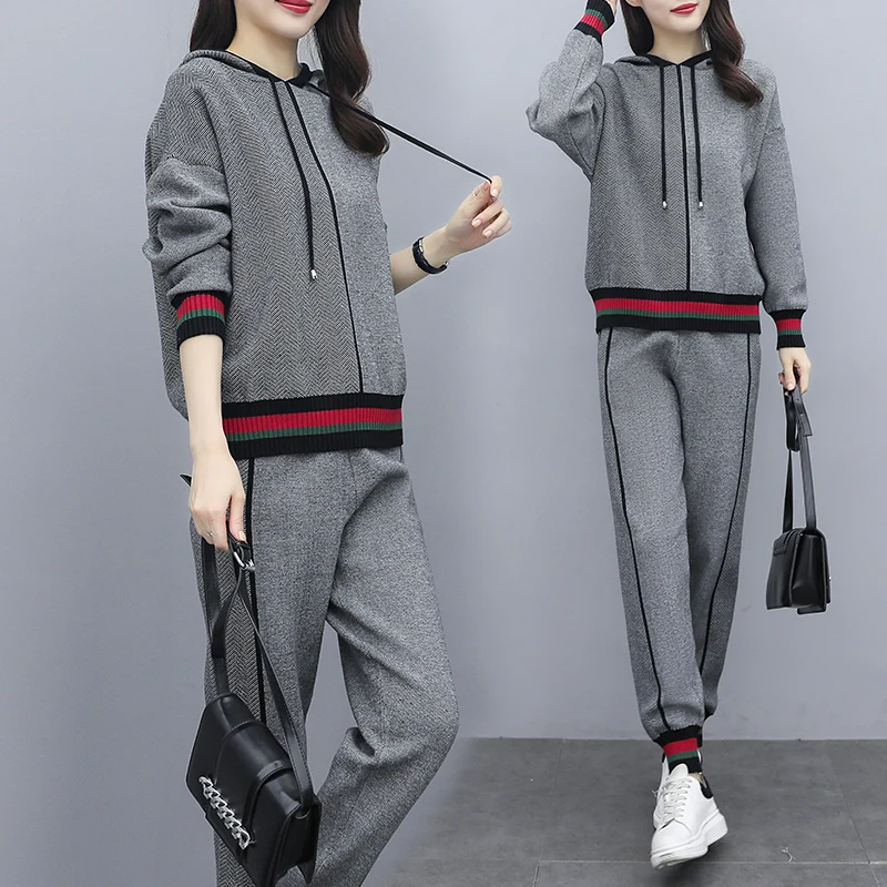 Осенний женский серый вязаный костюм комплект из двух предметов свитер с