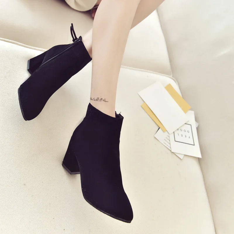 Однотонные лаконичные женские ботинки для отдыха Короткие Модные Винтажные на