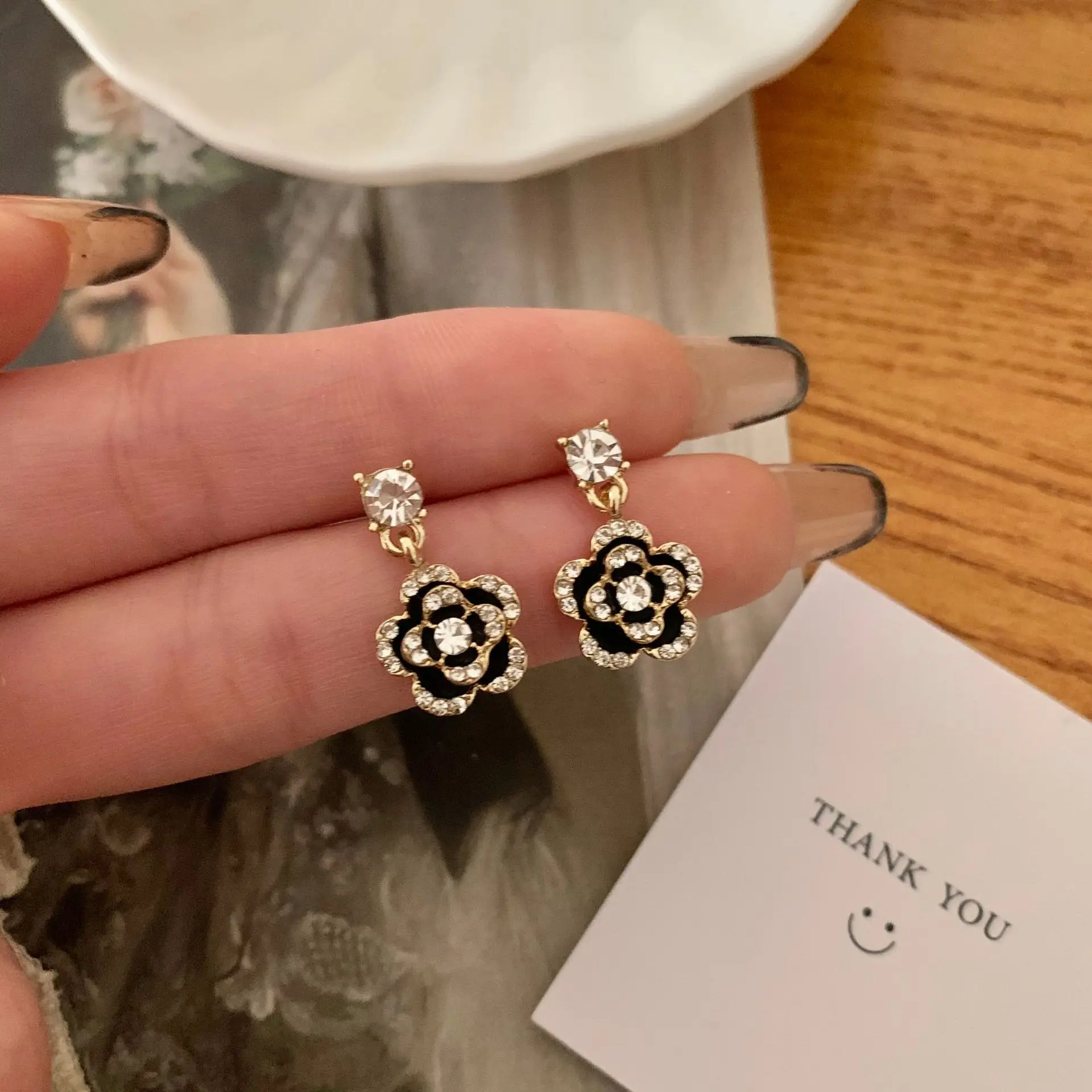 

2021 Korean Elegant Crystal Flower Petal Tassel Drop Earrings For Women Students Fashion Clip On Earring Gift Pendientes Jewelry