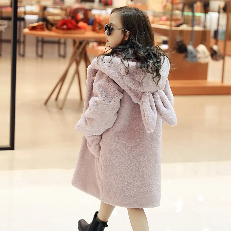 Детская утепленная куртка с капюшоном на девочку искусственным мехом для