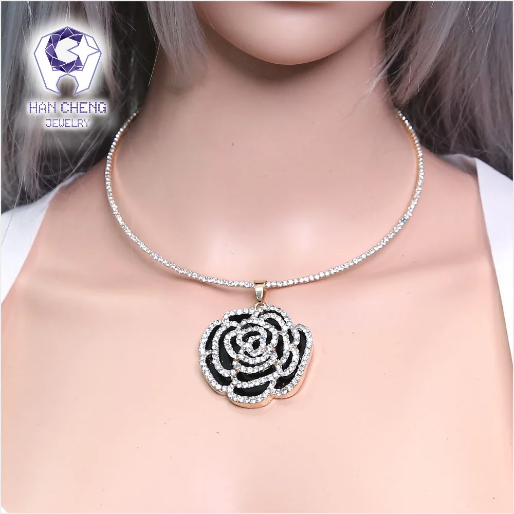 Новинка модное ожерелье HanCheng с подвеской в виде полых цветов Стразы черным