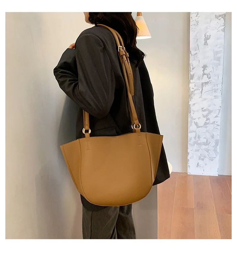 

2021 New High-capacity Niche Design High-level One-shoulder Messenger Bag Women Women's Shoulder Bag