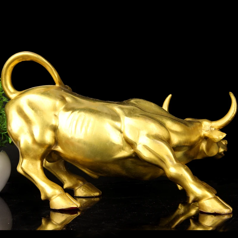 

Golden Brass Charging Stock Market Bull Figurine Wall Street Bull Ox Statue Feng Shui Scuplture Home Office Decor