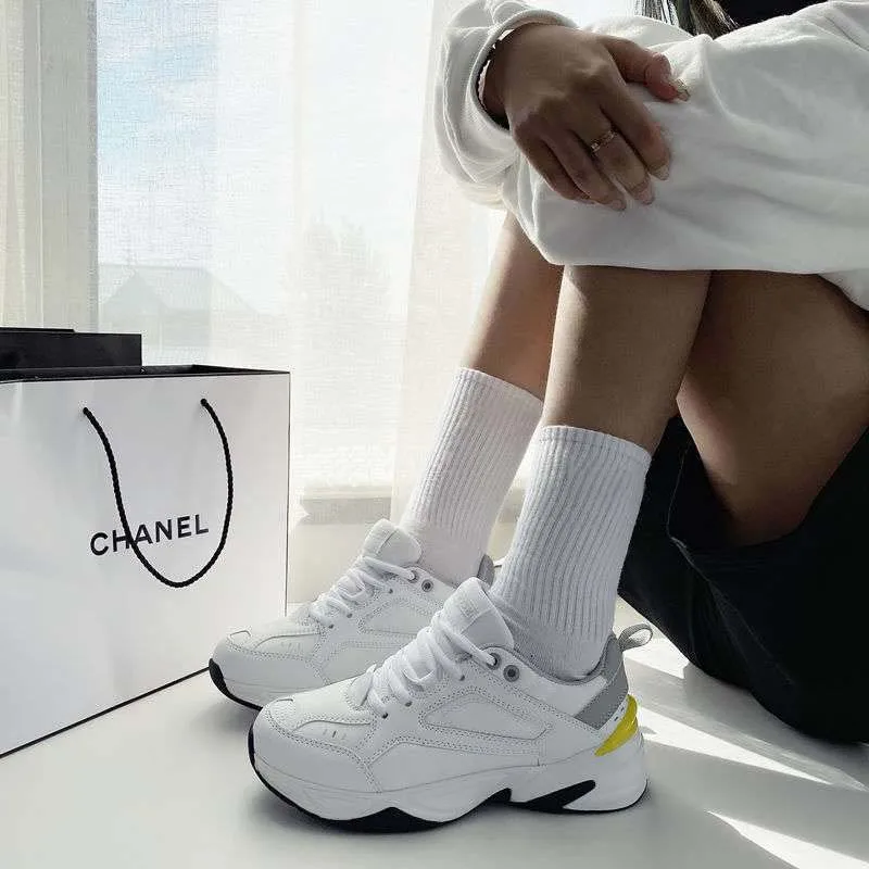 Женские кроссовки в гонконгском стиле весенние белые на толстой подошве