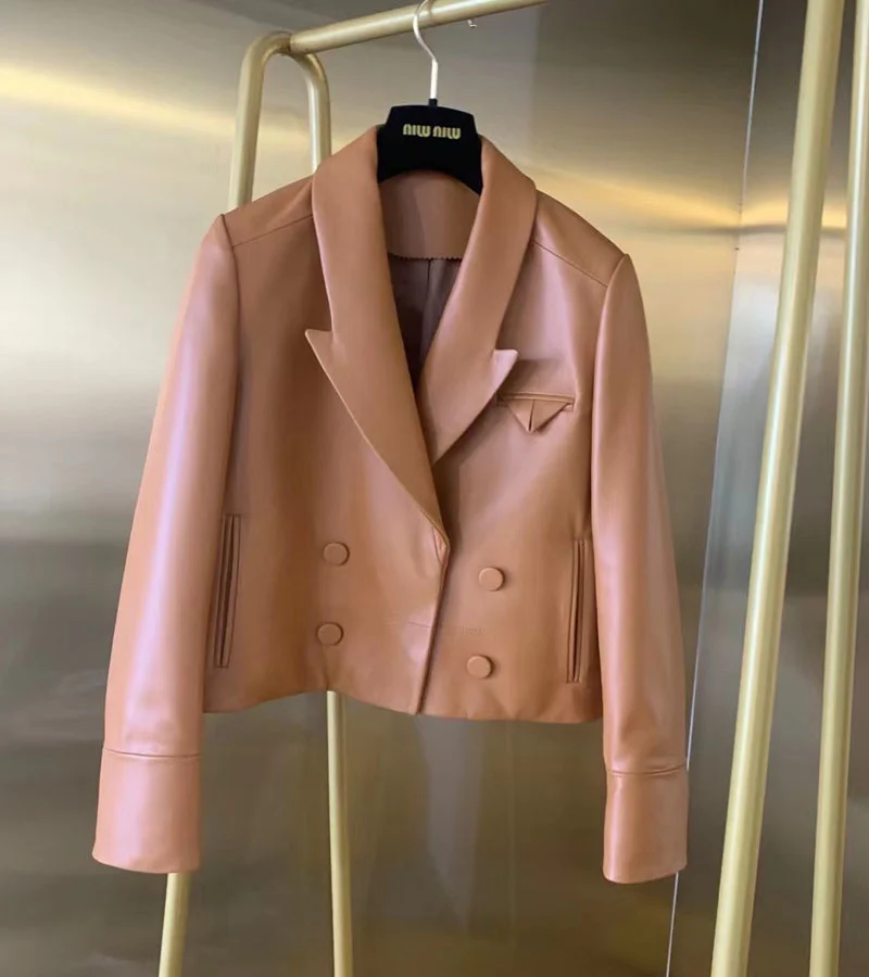 

Женская куртка из натуральной кожи SHZQ, Короткая Повседневная импортная куртка из натуральной кожи с треугольным украшением, однотонная вес...