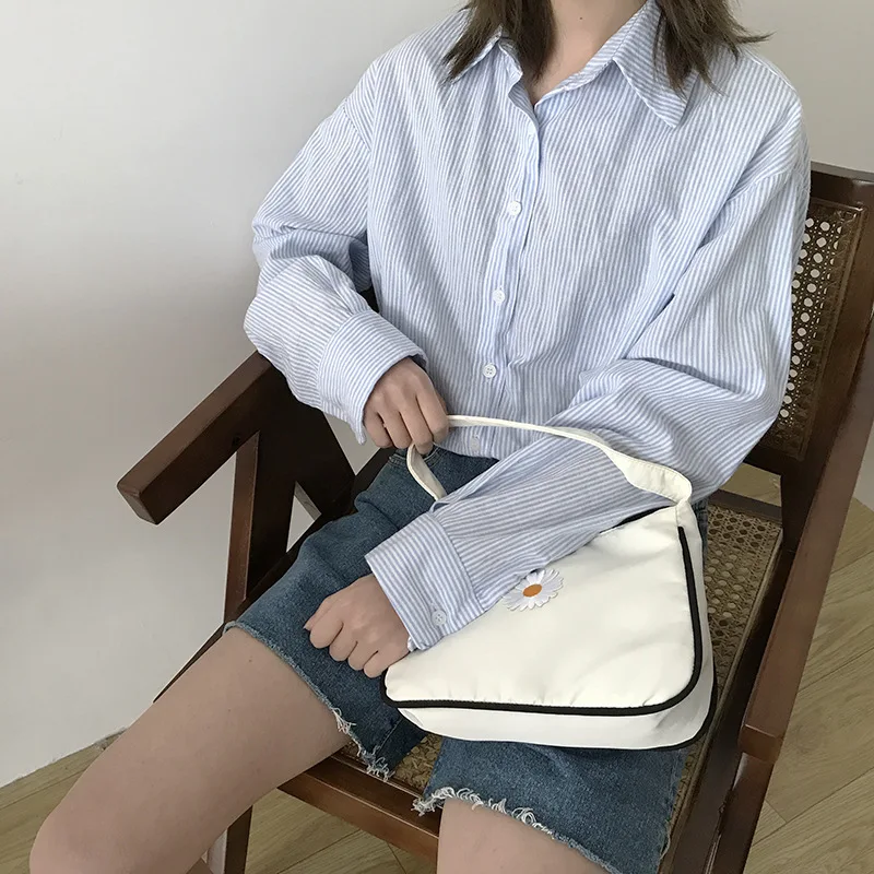 

Women Small Canvas Handbag Daisy Embroidery Mini Tote Fashion Underarm Bag Zipper Half Moon Design Cloth Purse Makeup Bags