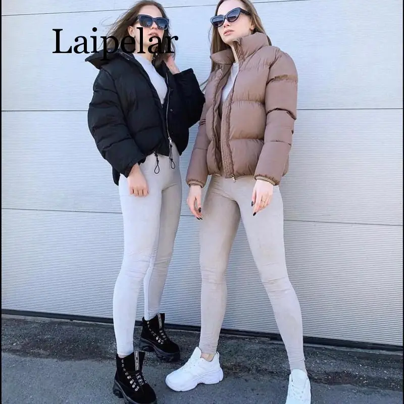 Модная куртка пуховик с воротником оверсайз однотонная короткая на осень и зиму