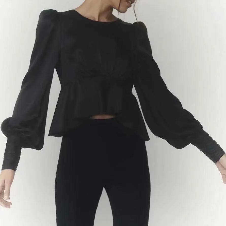 

Stretch satin vintage short button-down blouse with polo sleeves