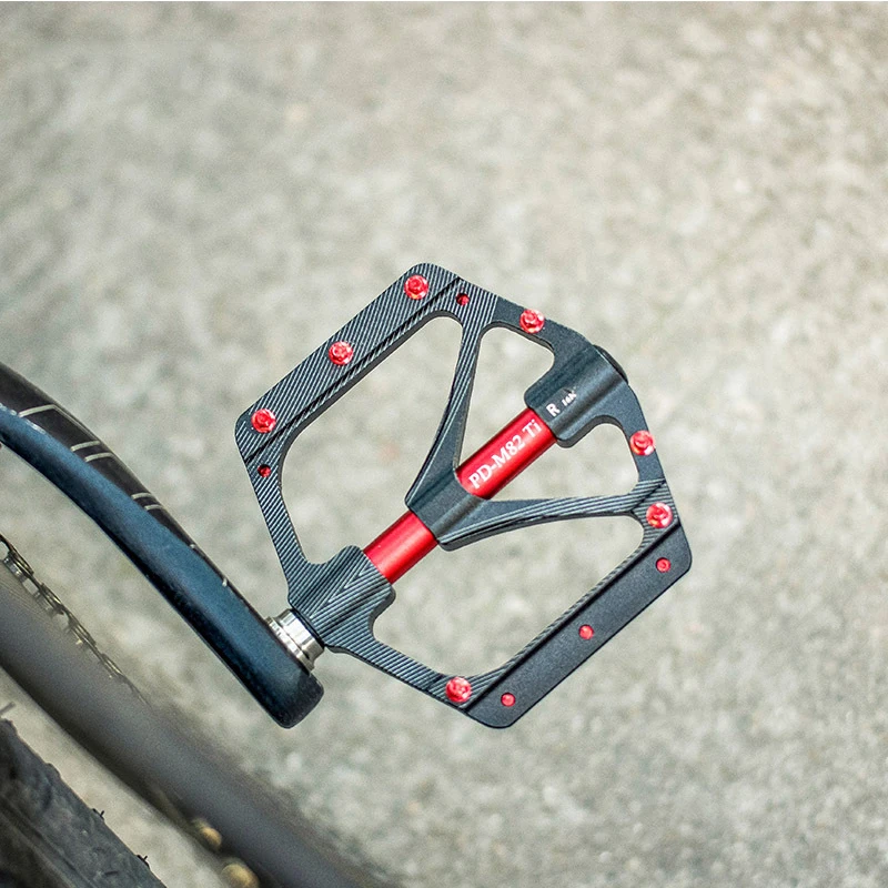

Mountain Bike Pedals Aluminum Alloy Bearing Pedals Lightweight and Large Tread Surface Bicycle Accessories Riding Pedals