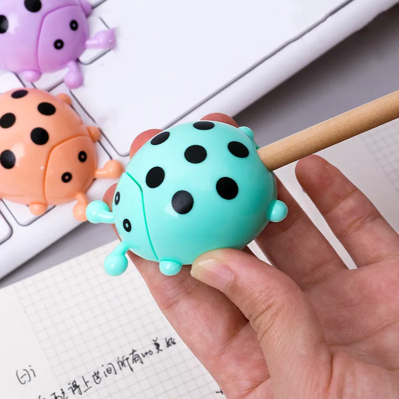 

Cute Animal Ladybug Pencil Sharpener Children's Rotating Pencil Sharpener Primary School Animal Manual Pencil Sharpener