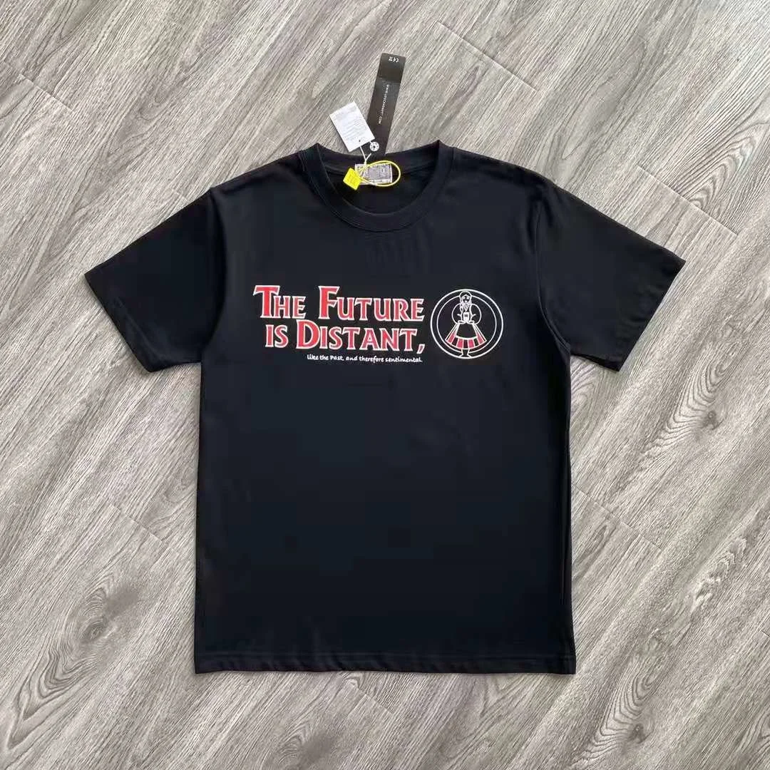 

Футболка женская с надписью «E» и принтом медсестры