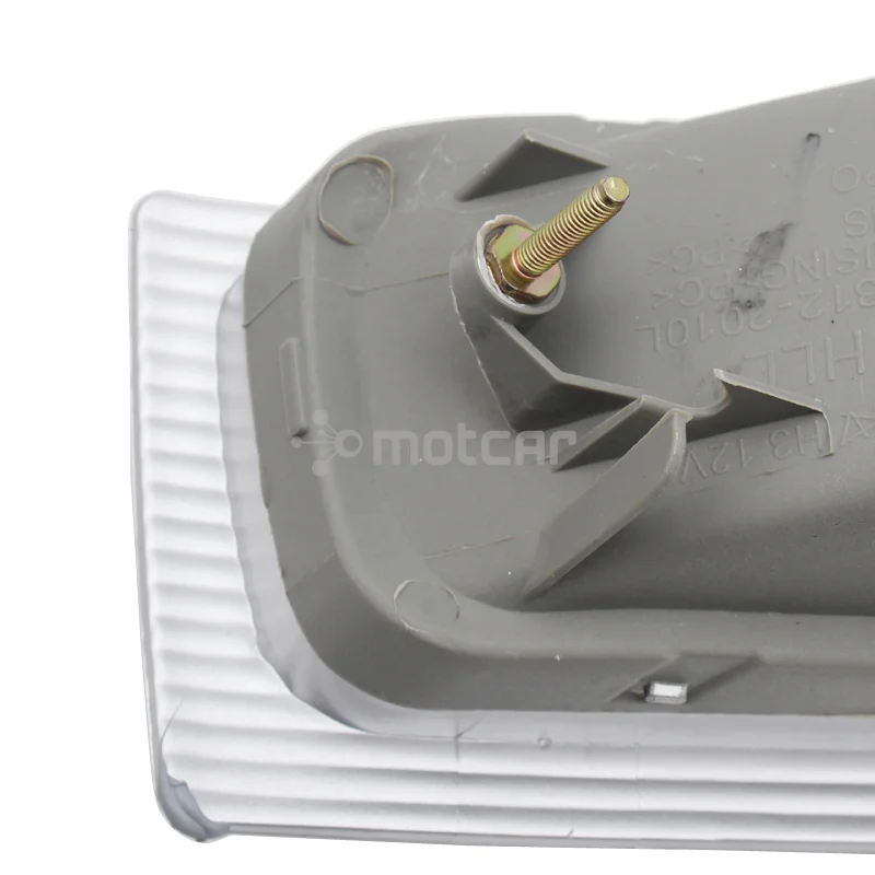 Автомобильная пластиковая и металлическая противотуманная фара с двумя