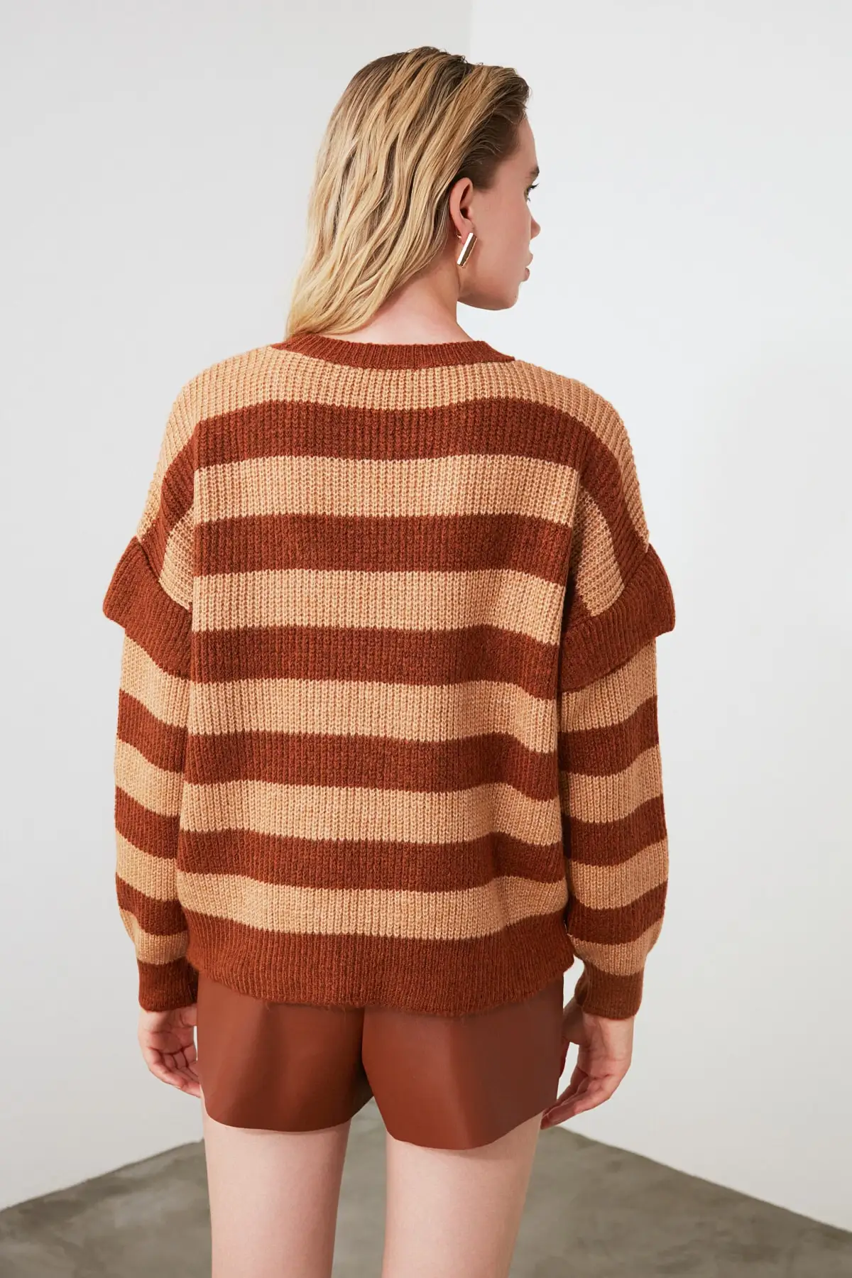 

Trendyol Striped Sleeve Detail Knitwear Sweater TWOAW21KZ0640