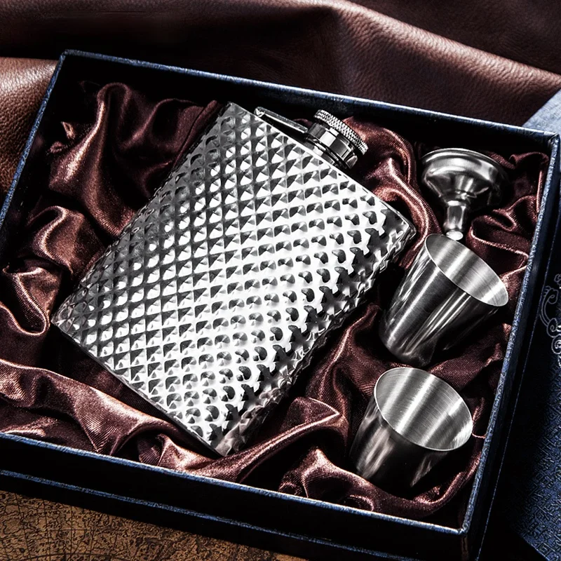 

Retro Alcohol Hip Flask Stainless Steel Hidden Portable Hip Flask Personalized Groomsmen Gifts Flasque Whisky Drinkware DK50HF
