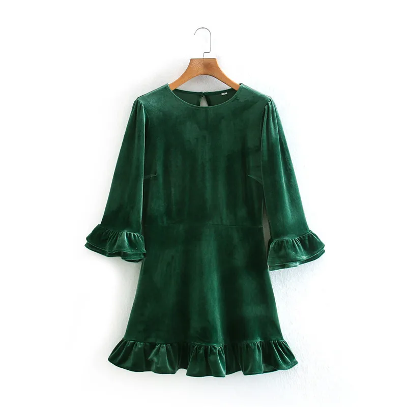 Женское бархатное мини-платье с рукавами-фонариками и оборками