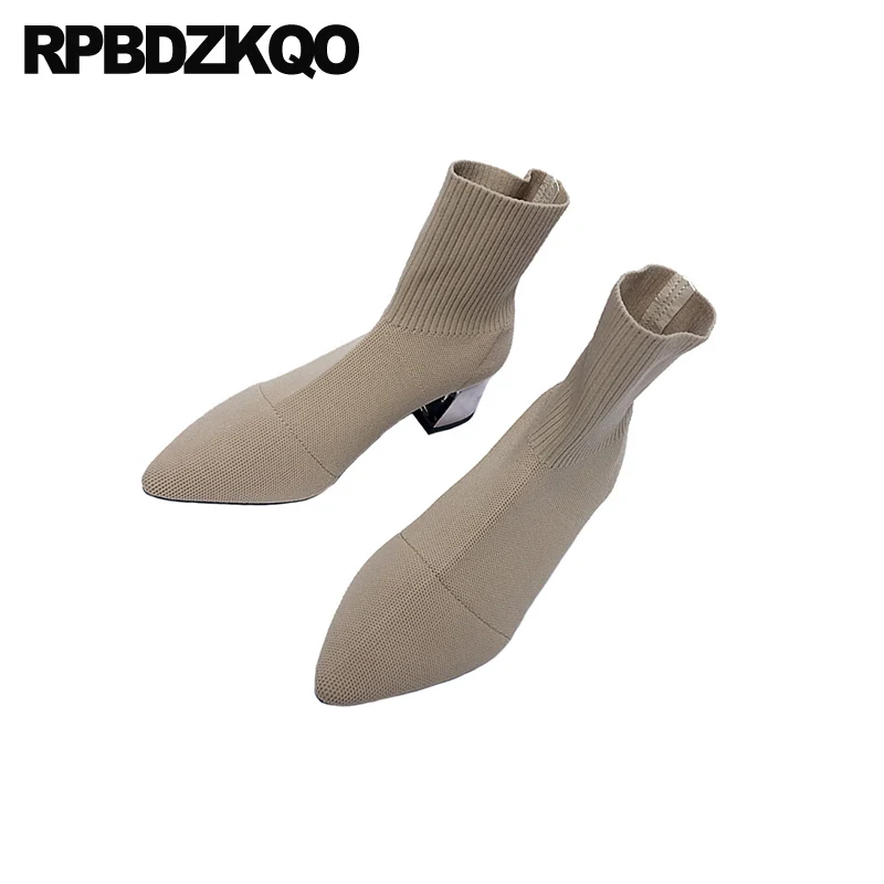 Недорогие модные осенние женские ботильоны на массивном каблуке сезон 2021