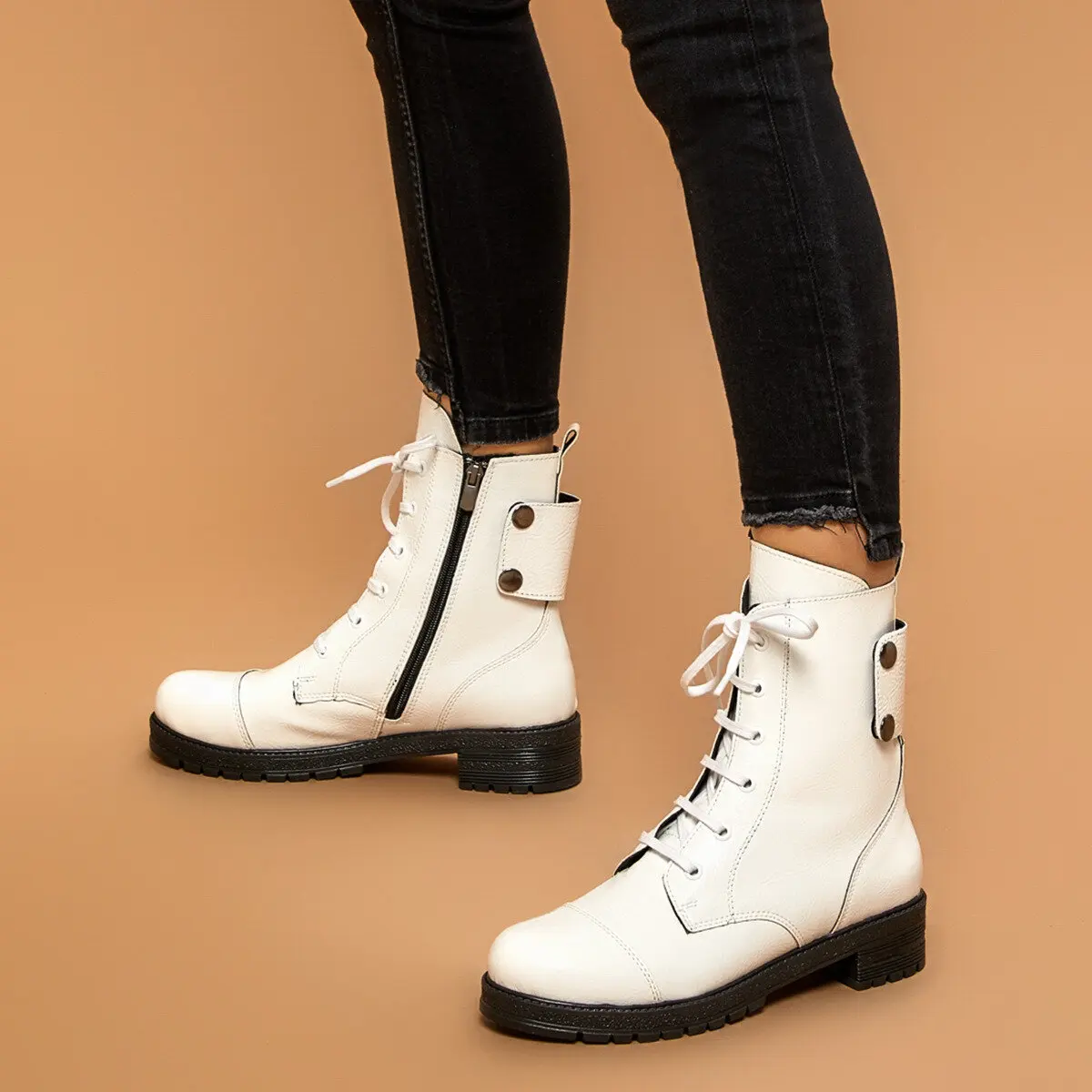 Женские ботинки белого цвета с боковой отделкой BUTIGO|Женские полусапожки| |