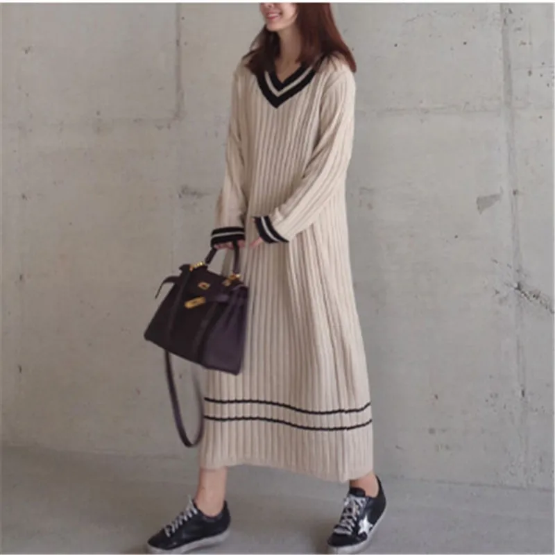 Женское трикотажное платье-свитер с v-образным вырезом и длинным рукавом |