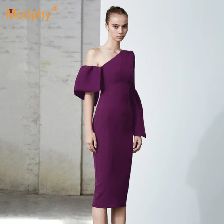 Женское вечернее платье миди фиолетовое облегающее с открытыми плечами и