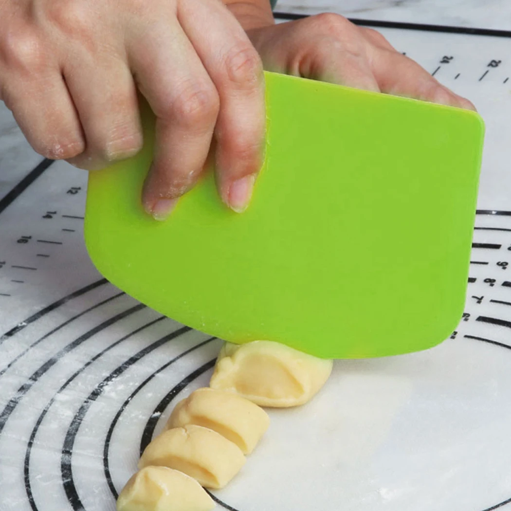 

2pcs Plastic Spatula Creative Practical Flour Cutting Spatula Butter Cake Dough Spatula Butter Spatula Baking Utensils Bakeware