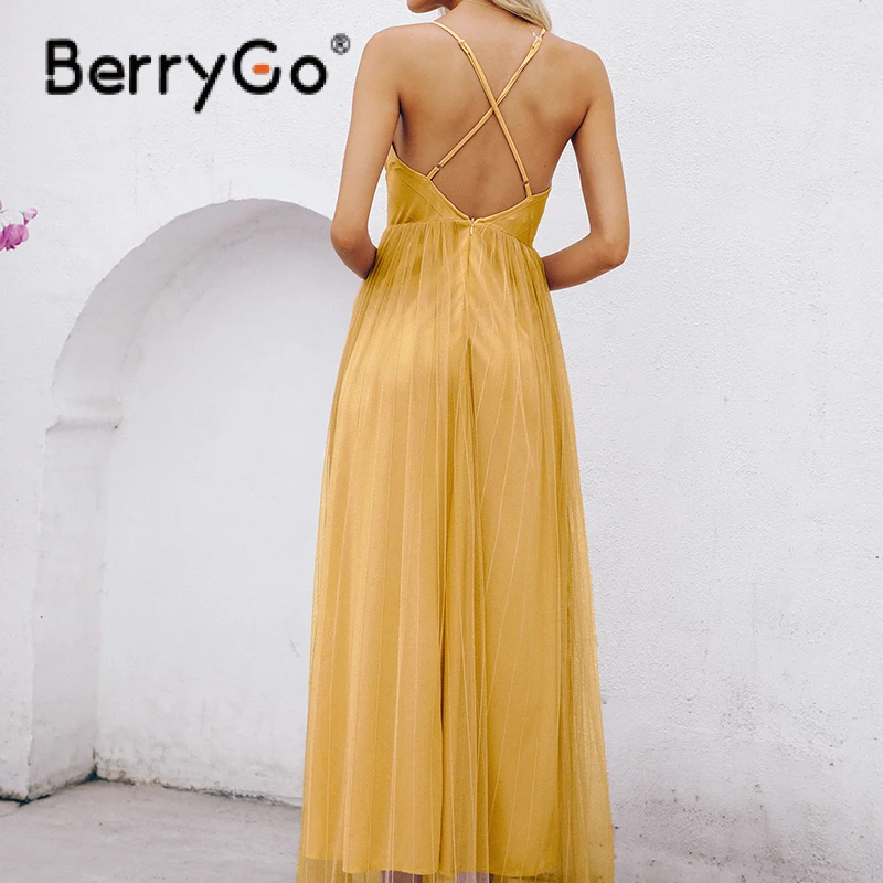 Женское кружевное платье в полоску BerryGo длинное макси на бретелях с глубоким