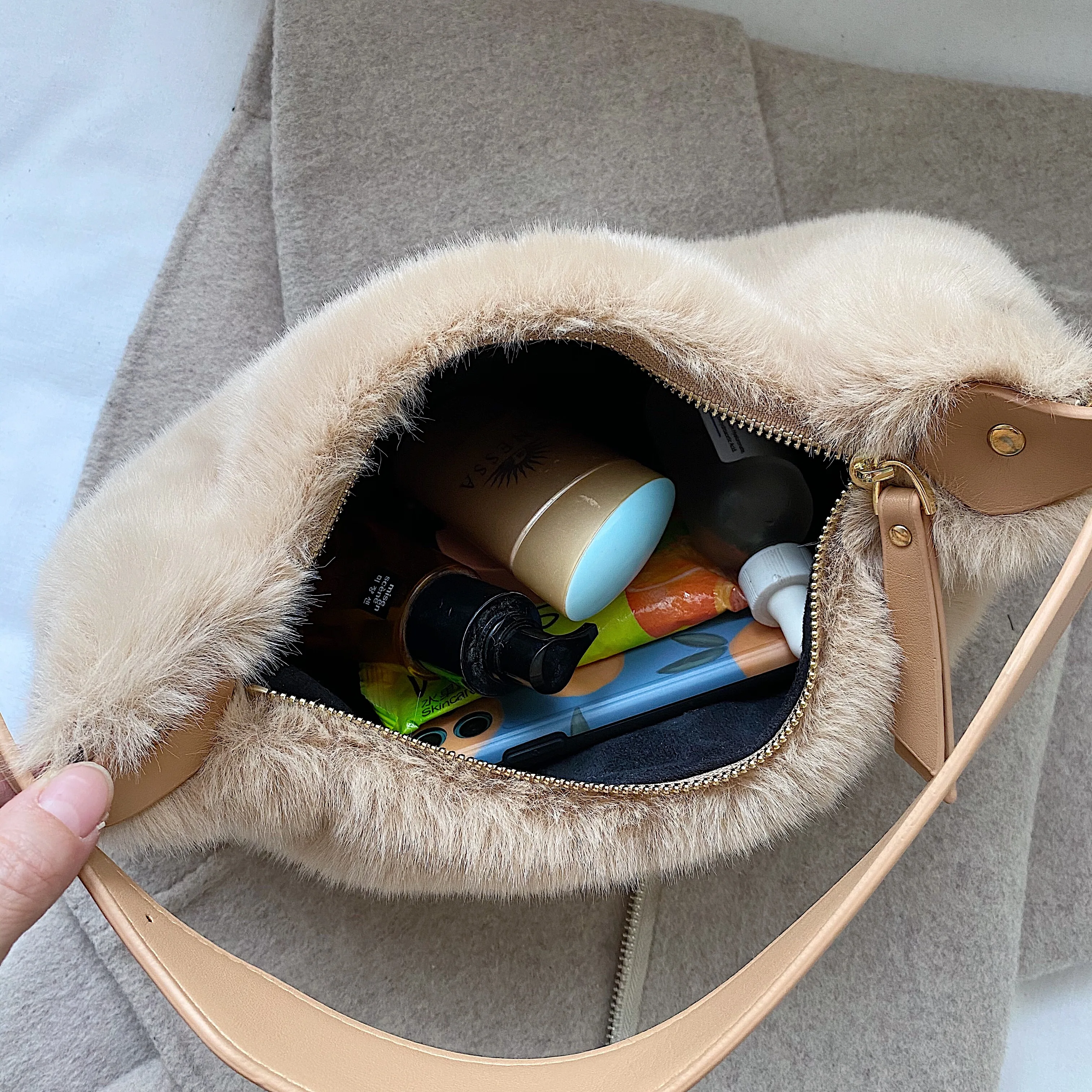 Новая модная женская Сумочка Багет зимняя теплая сумка из искусственного меха